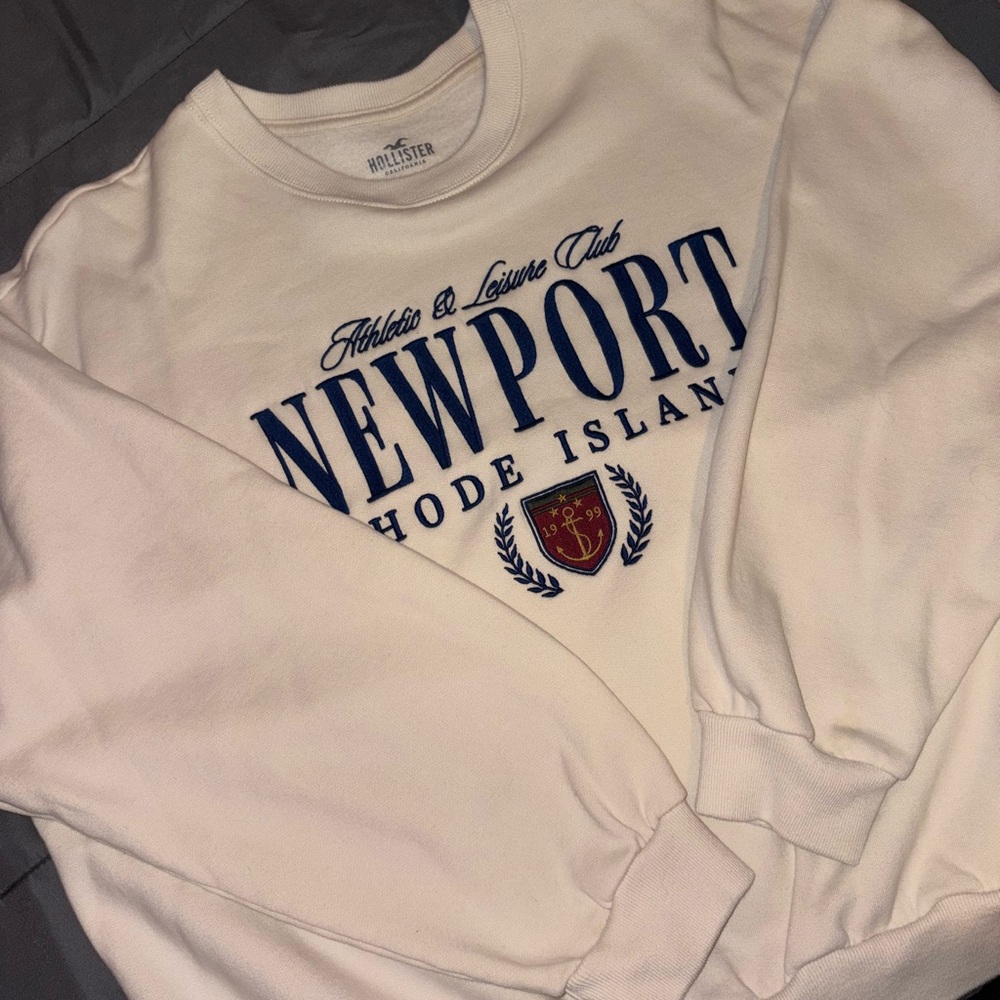 Hollister Crew Neck
